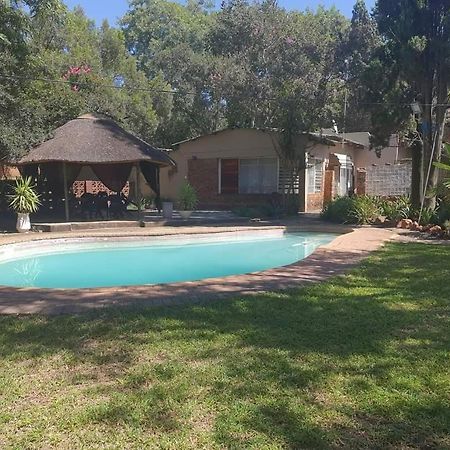 Chalet 6 At Cynthias Country Hartbeespoort Exterior foto