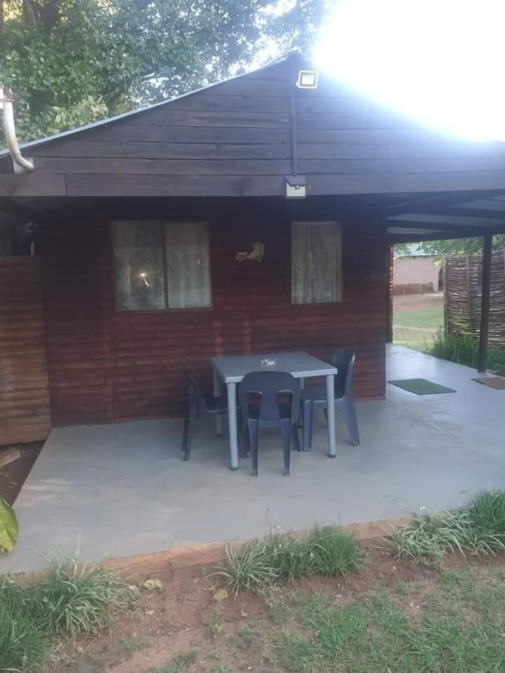 Chalet 6 At Cynthias Country Hartbeespoort Exterior foto
